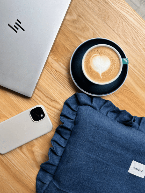 etui na laptopa jeansowe z falbaną piapimo